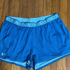 Ladies Under Armour Shorts Large